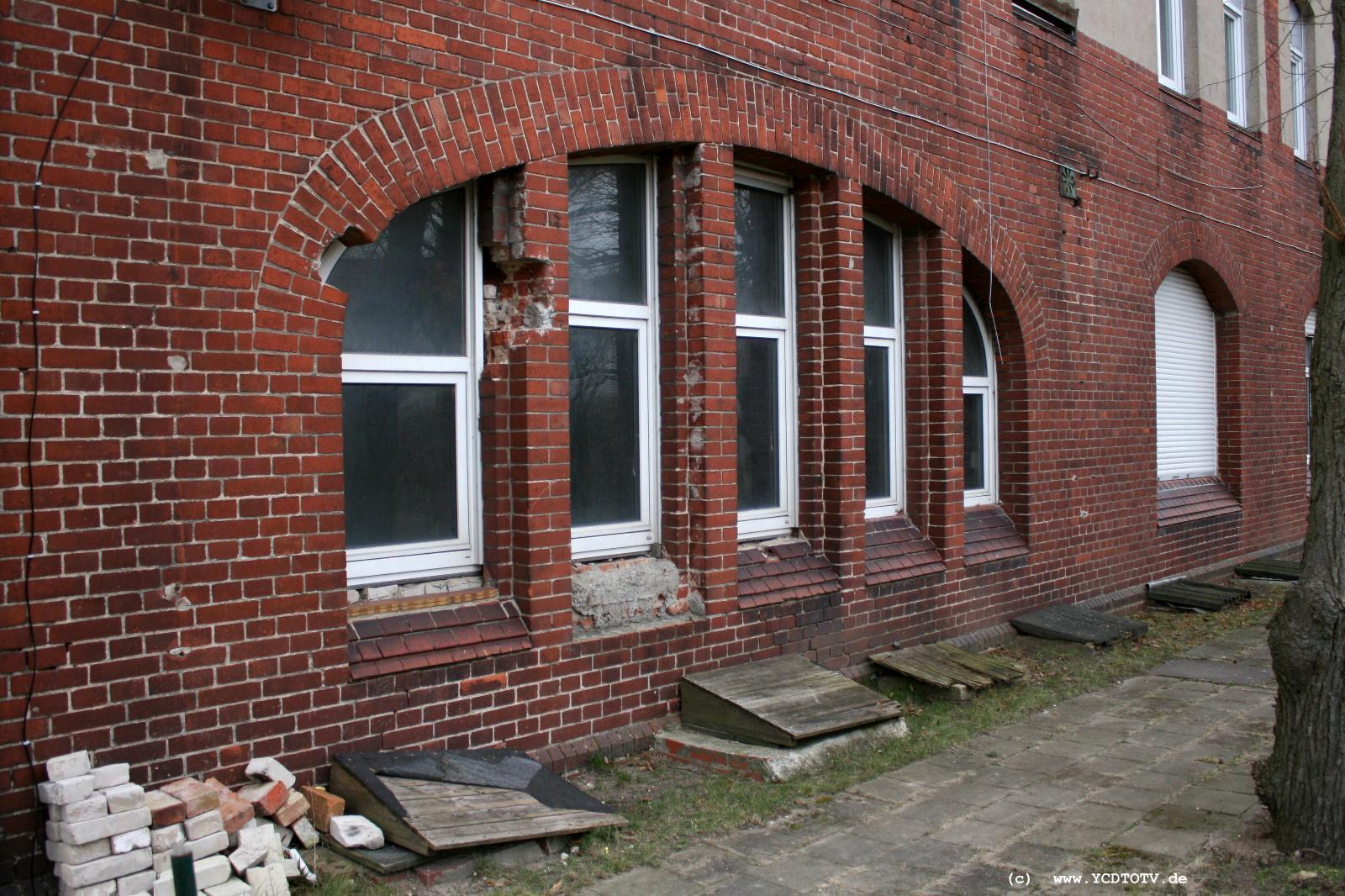 Strecke Stendal-Arneburg, 2011, Bahnhof Arneburg, S�dseite 