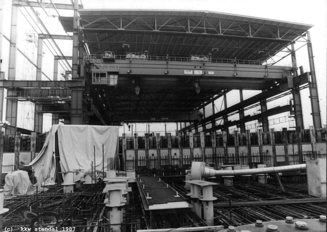  AKW/KKW Stendal 1987, Blick vom Reaktorgebäude 1 auf Maschinenhaus 1 