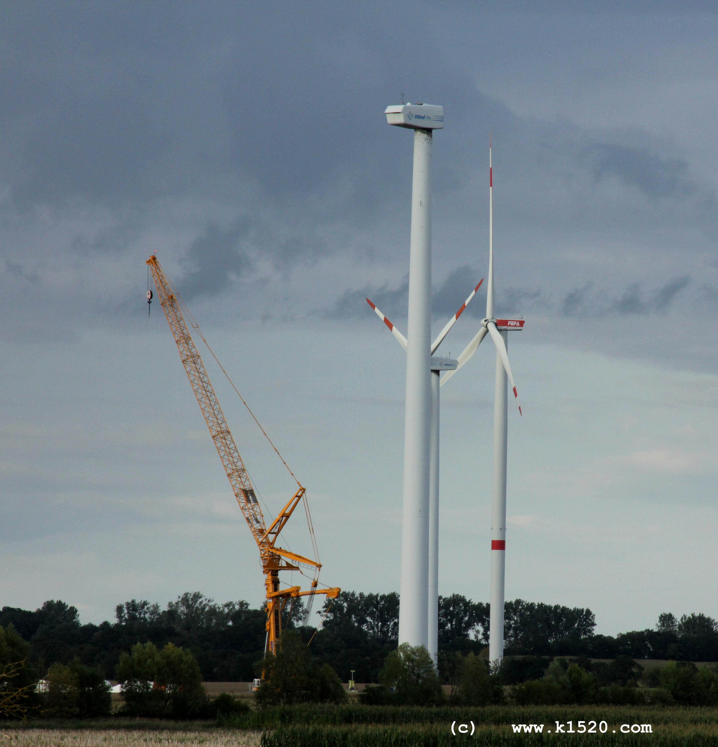 Reparatur Windrder im Windpark Arneburg/Elbe 08/2023,
  Kraneinsatz, 