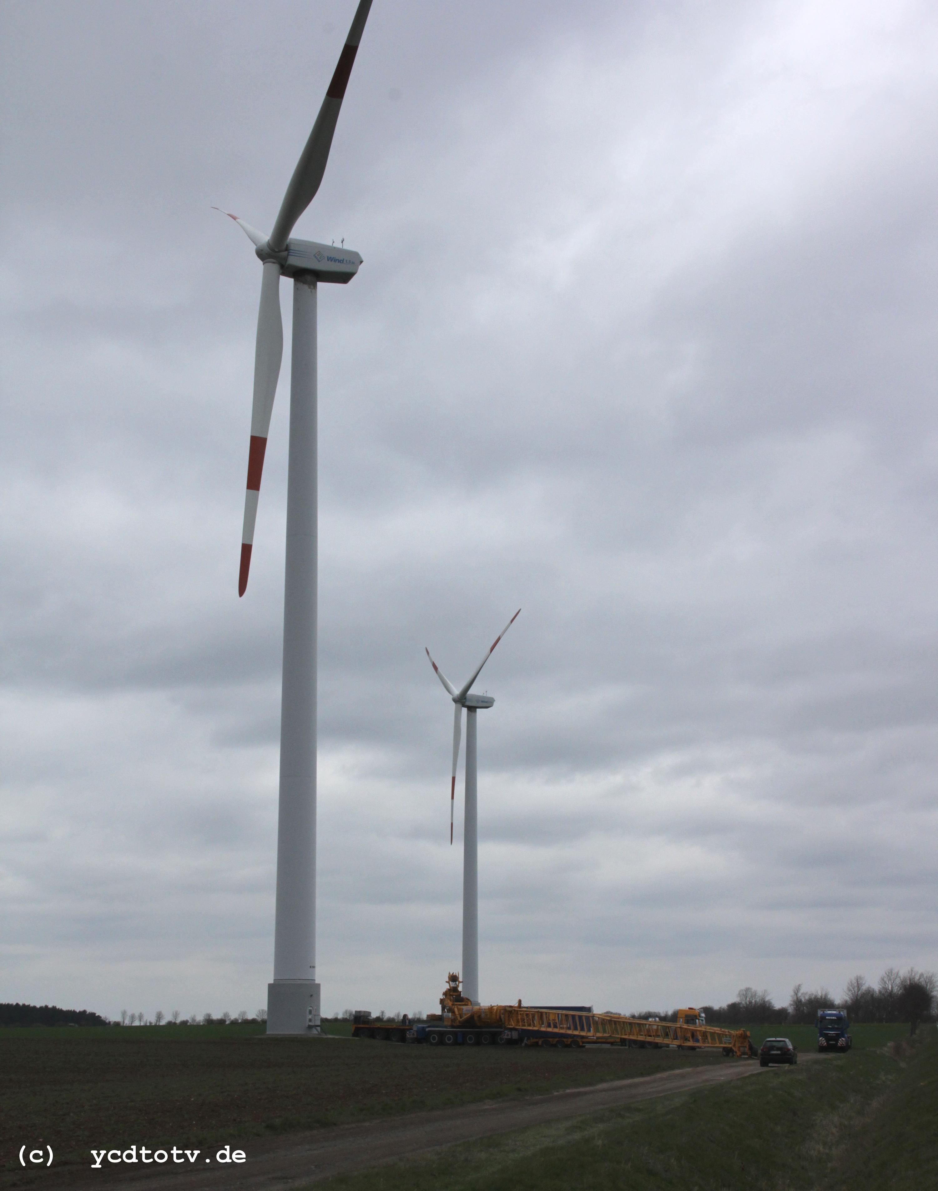 Reparatur Windrder im Windpark Arneburg/Elbe 04/2022,
  Kraneinsatz, 